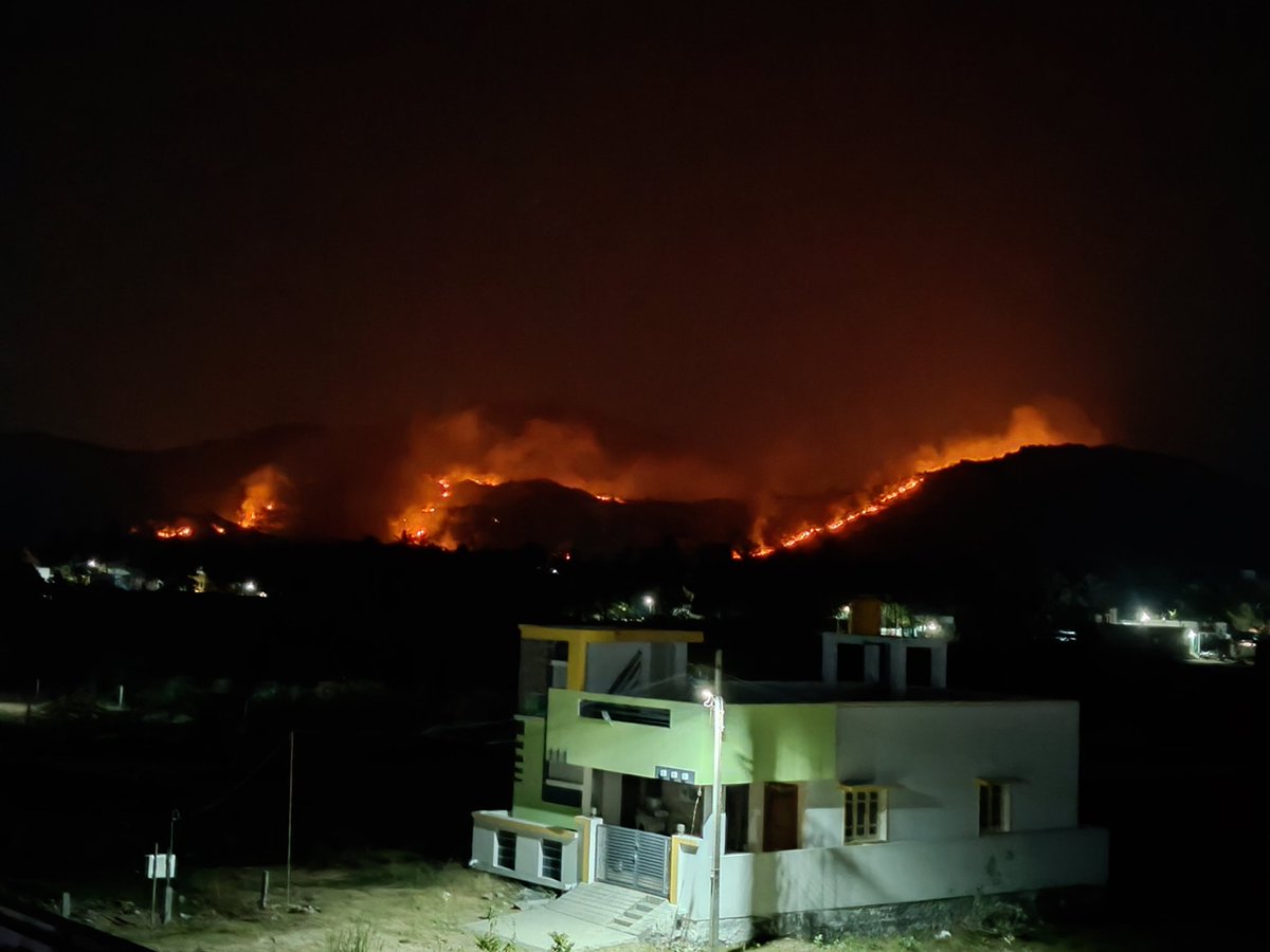 gouti05's tweet photo. It doesn't looks like natural fire... We are suffering a lot sir ...
In behave of people from periyamuthur and devasamuthiram panchyats. Since today 26.02.2025 .. highest recorded temperature is 32°C ... And it lasted for 2 hours..We feel this is man made.. sir Pls take an action https://t.co/Au0SaSAPG7