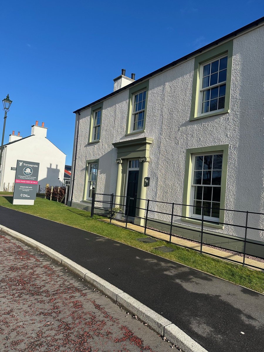 Always a great trip to Tornagrain, just outside #Inverness, to se Places for People

A beautiful day to see some beautiful properties. Find out more about these stunning homes here.....
hubs.la/Q038nw4N0