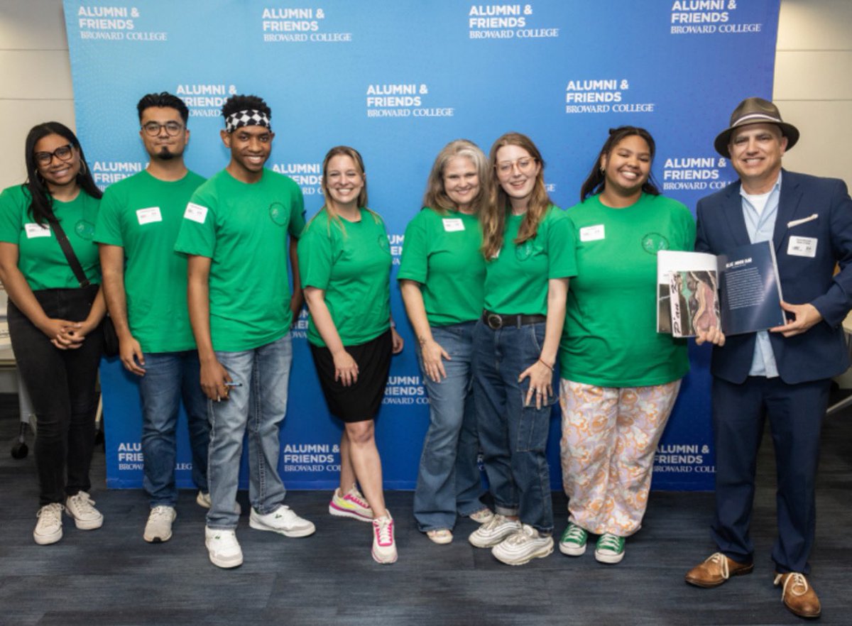 Big win for Panku! 🎉 Broward College’s literary &amp; art magazine has been named a REALM First Class magazine by the National Council of Teachers of English!
Congrats to our amazing students and faculty for this achievement! 👏

Read more: news.broward.edu/2025/02/panku-… 

<a href="/BCMediaRoom/">Broward College News</a>