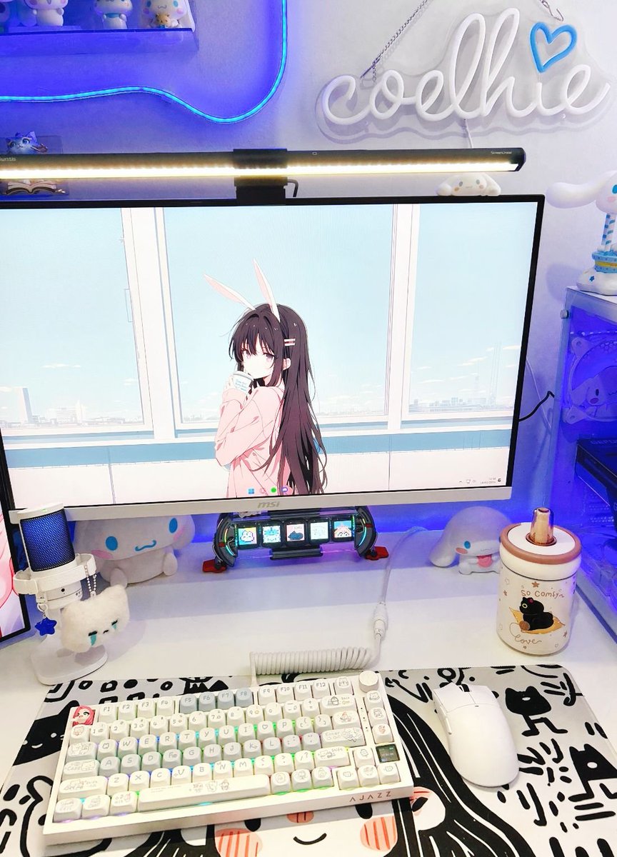 coelhie's tweet image. Dando um glow extra no meu setup com essa lightbar da Quntis! 💡✨🔥

#quntis #monitorlight #desksetup