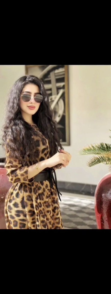 كثر الوله مرات أكبر من الوصف
وشلون ابوصف بالكلام إشتياقي