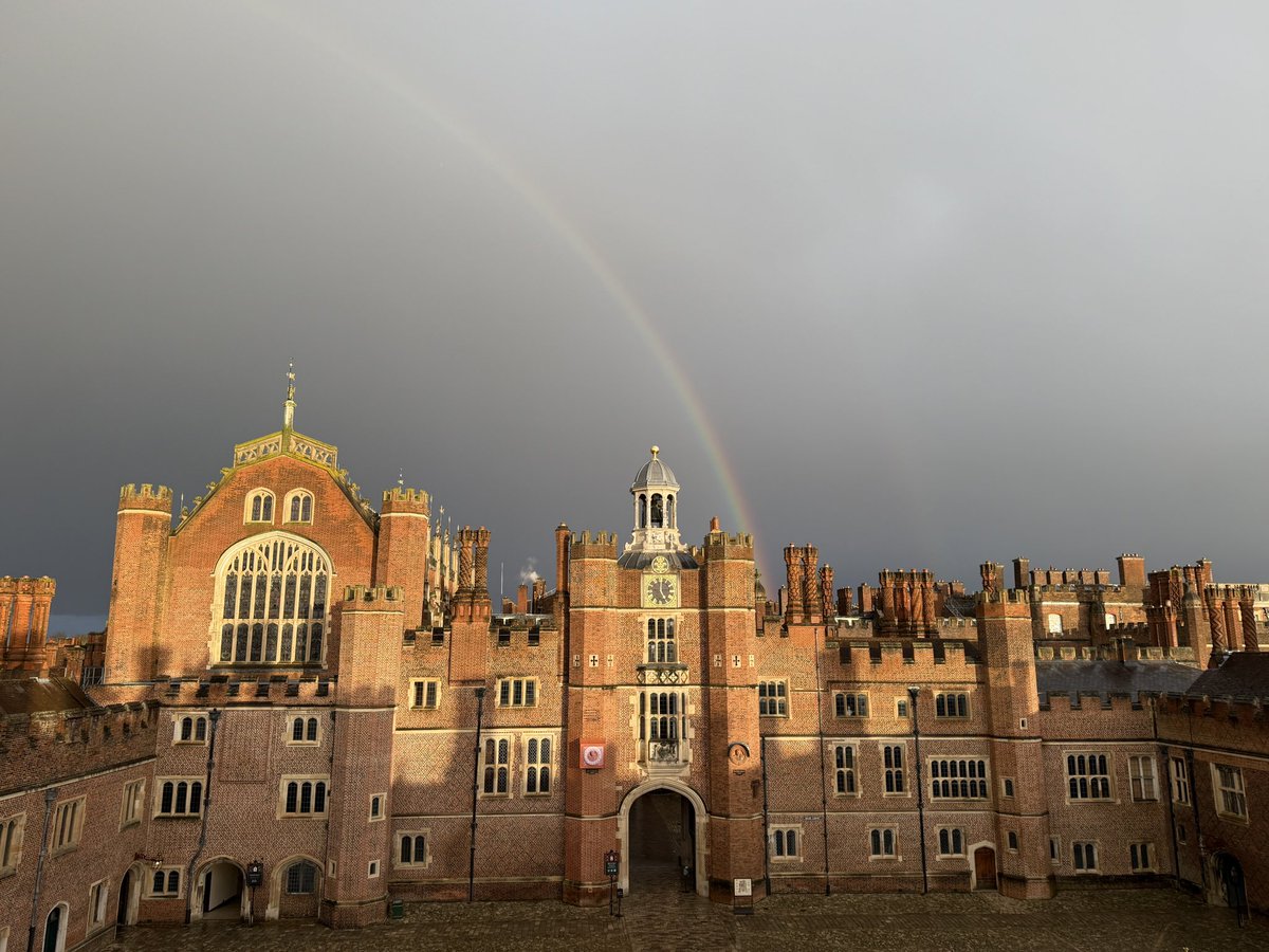 Rainbow over <a href="/HRP_palaces/">Historic Royal Palaces</a> Hampton Court 🌈