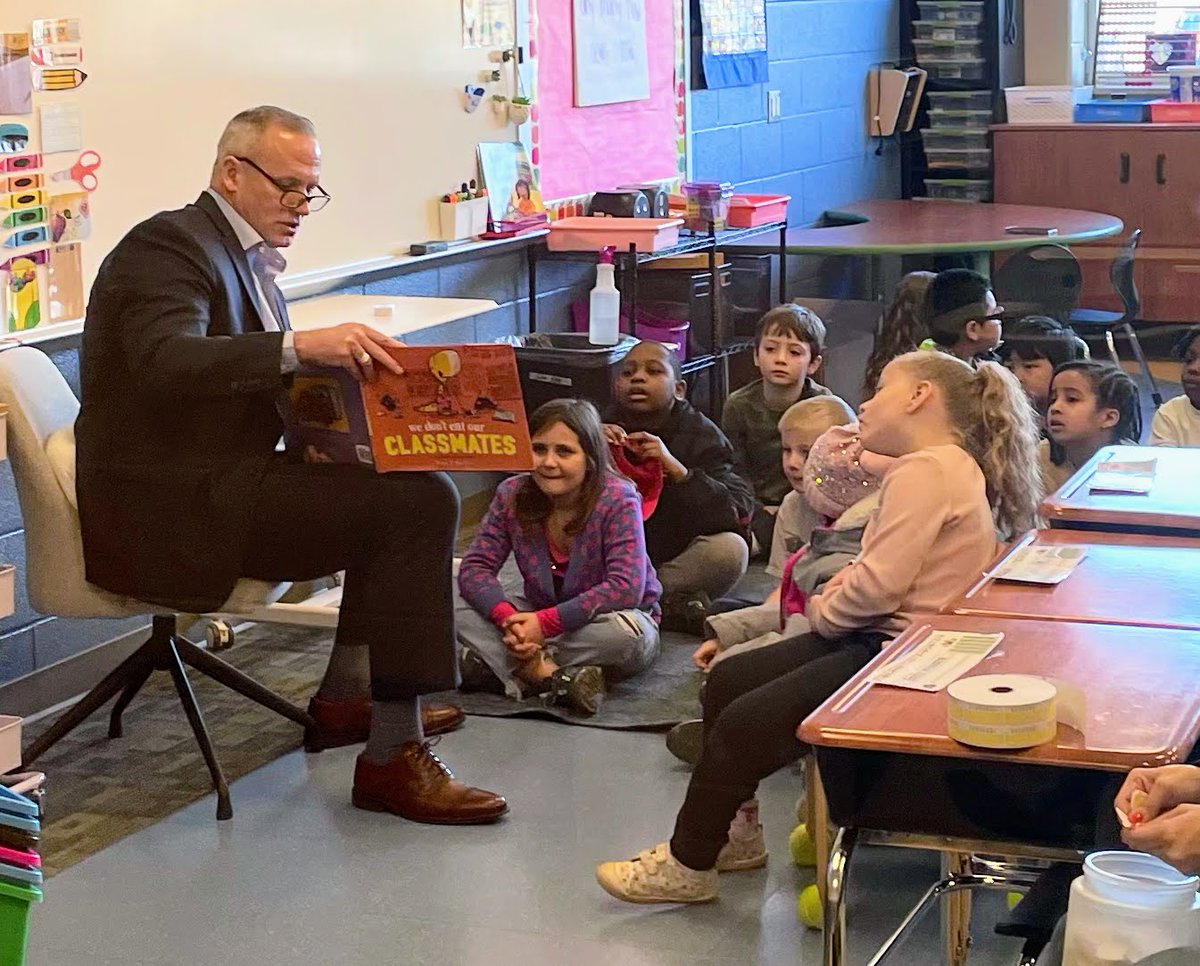 Hambright Elementary students had a special visitor today, as superintendent Dr. Phil Gale was a guest reader in Miss Suter's first-grade class!