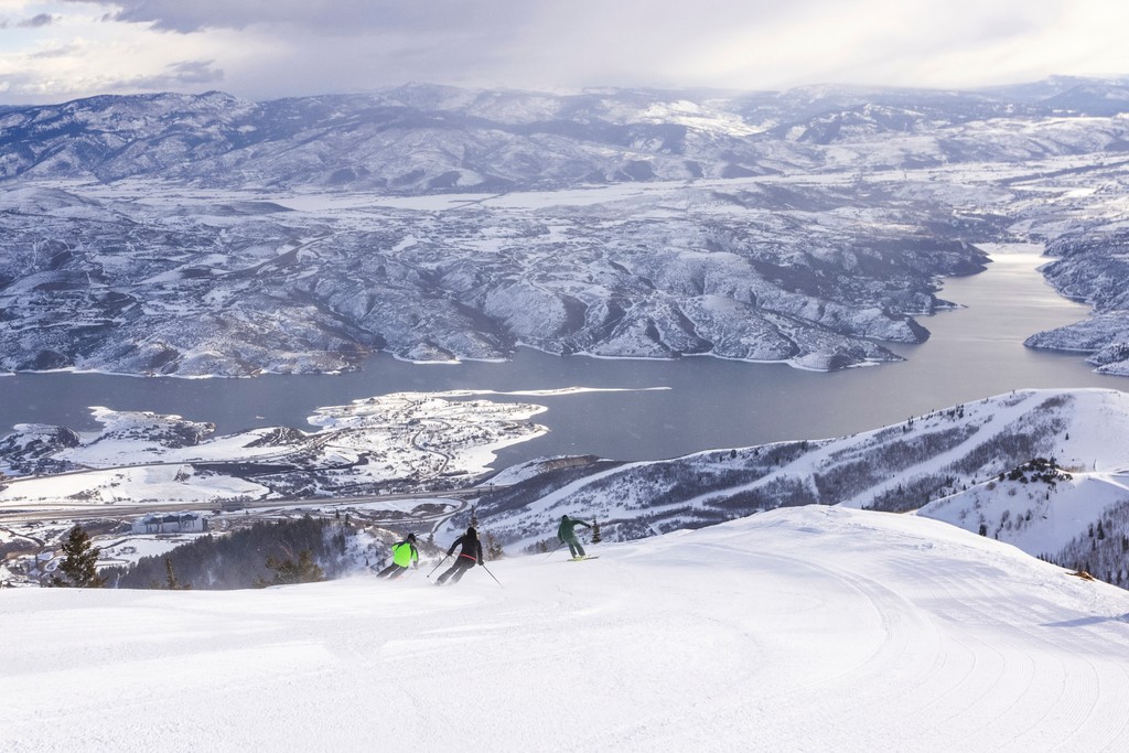 Conquer the slopes in style with KJUS, where innovation and performance meet. From the Lucas FRX and Ligety to the Solstice and Lasse Airflow, every run and turn keeps you ahead of the pack. Here’s to a season of unforgettable moments.

#KJUSBeyondAbove #KJUSSki #KJUS