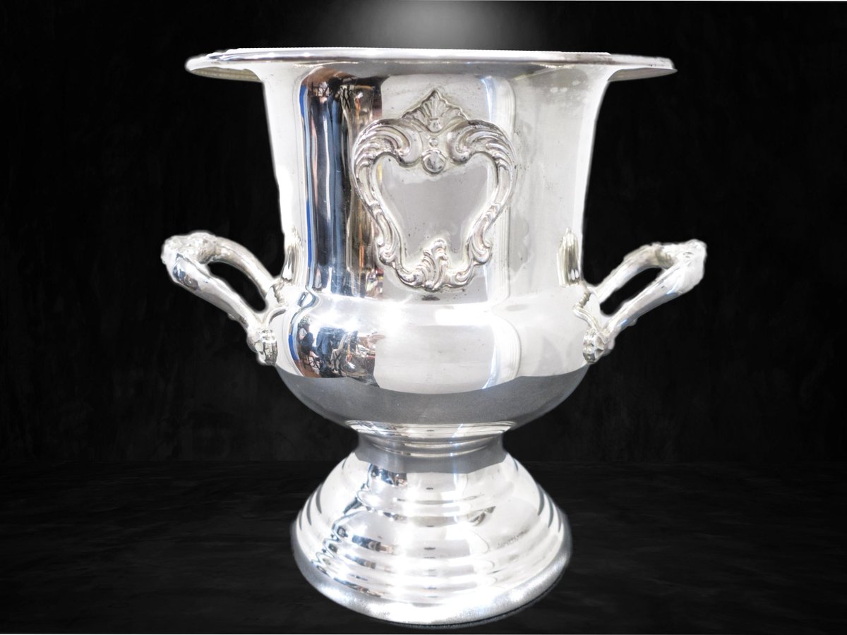 InventifDesigns's tweet image. Silver Plate Wine Cooler Ice Bucket Chantilly By Gorham$249.00https://www.inventifdesigns.com/products/silver-plate-wine-cooler-ice-bucket-99166
#antiquedining #vintagedining