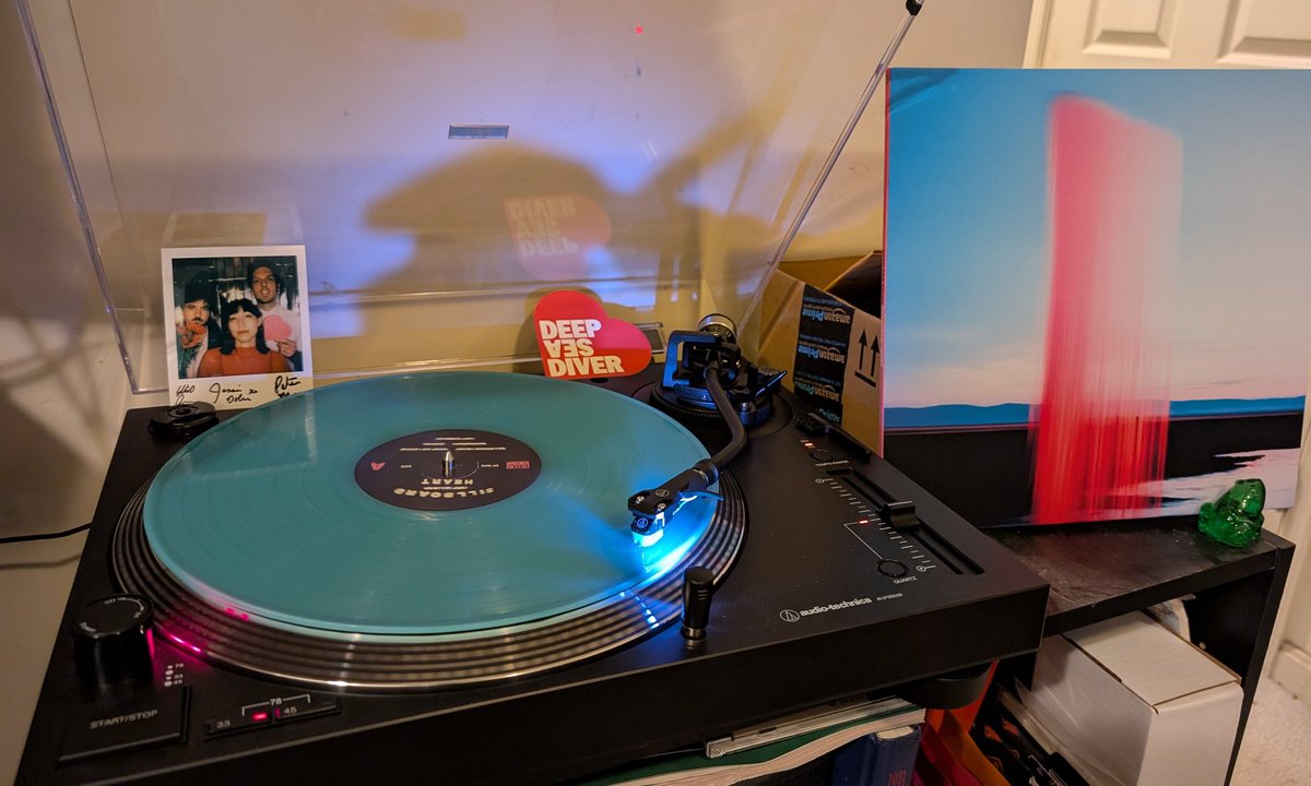 syntap's tweet photo. Happy day, new @deepseadiverbnd release Billboard Heart arrived https://t.co/BWG3aW6H1u