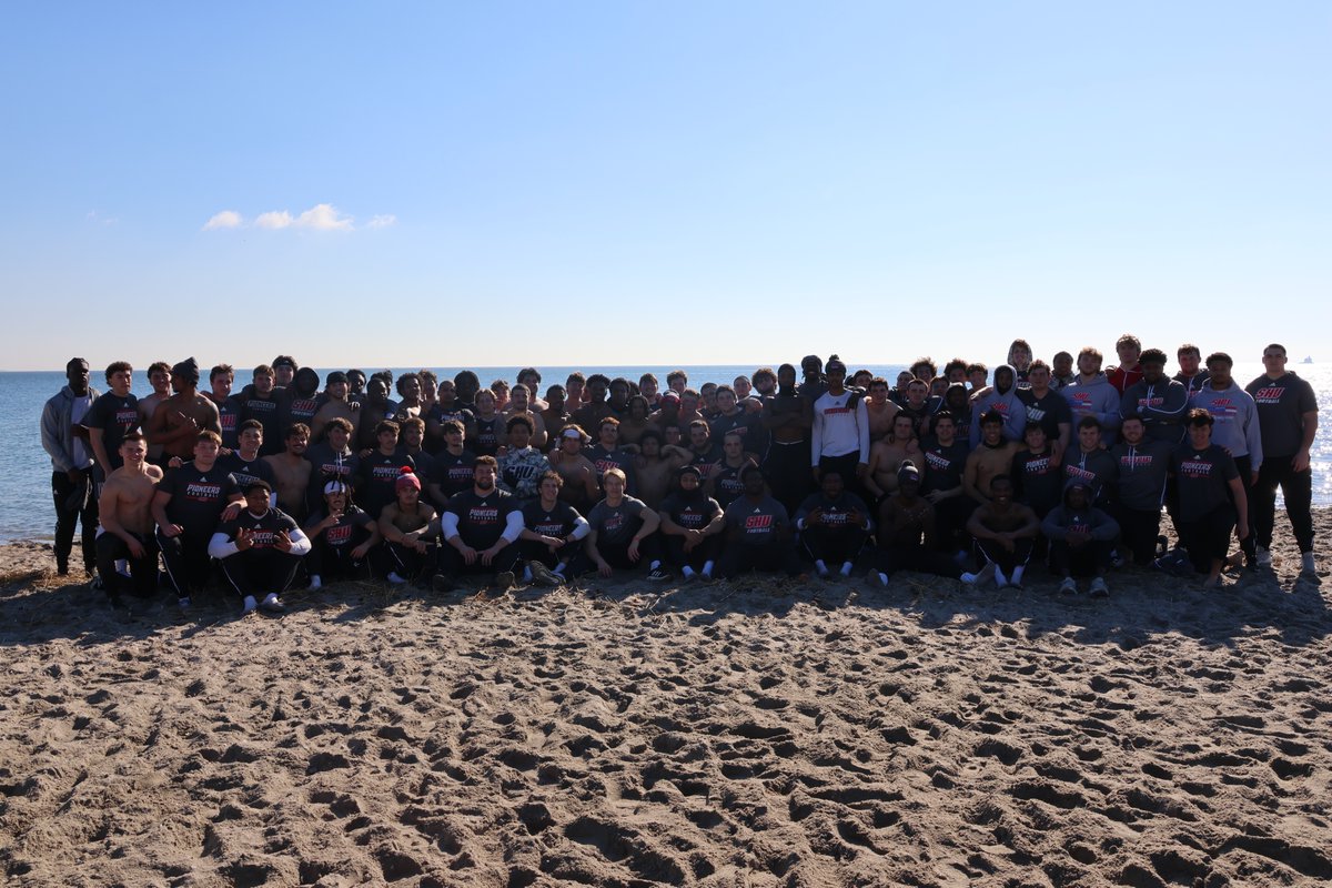 Beach day🏖️💪

#WeAreSHU🏈| #DEAL | #SHUGRIT