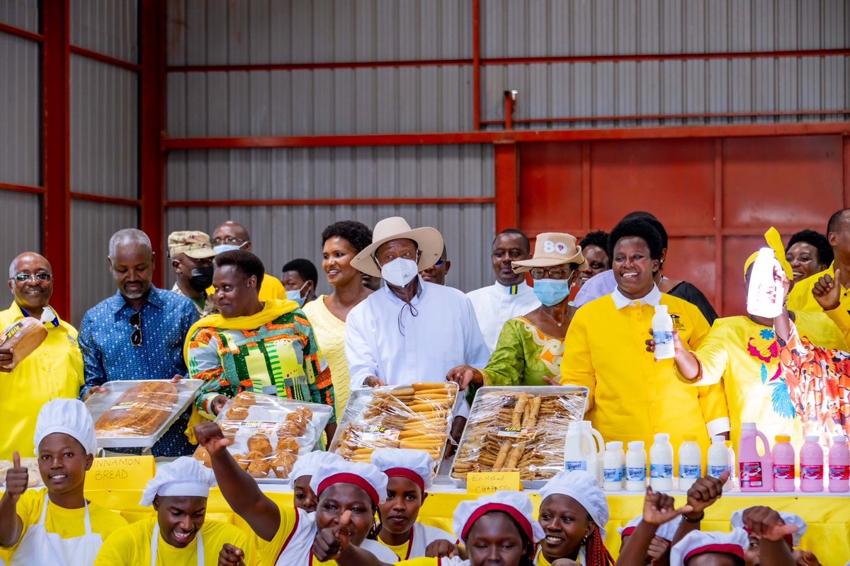 JaneBarekye's tweet image. Today, H.E @KagutaMuseveni officially commissioned Ankole Presidential Industrial Hub located in Kashari, Mbarara. We thank him for his visionary leadership in establishing these youth skilling hubs, which are already transforming the lives of young people across the country by…