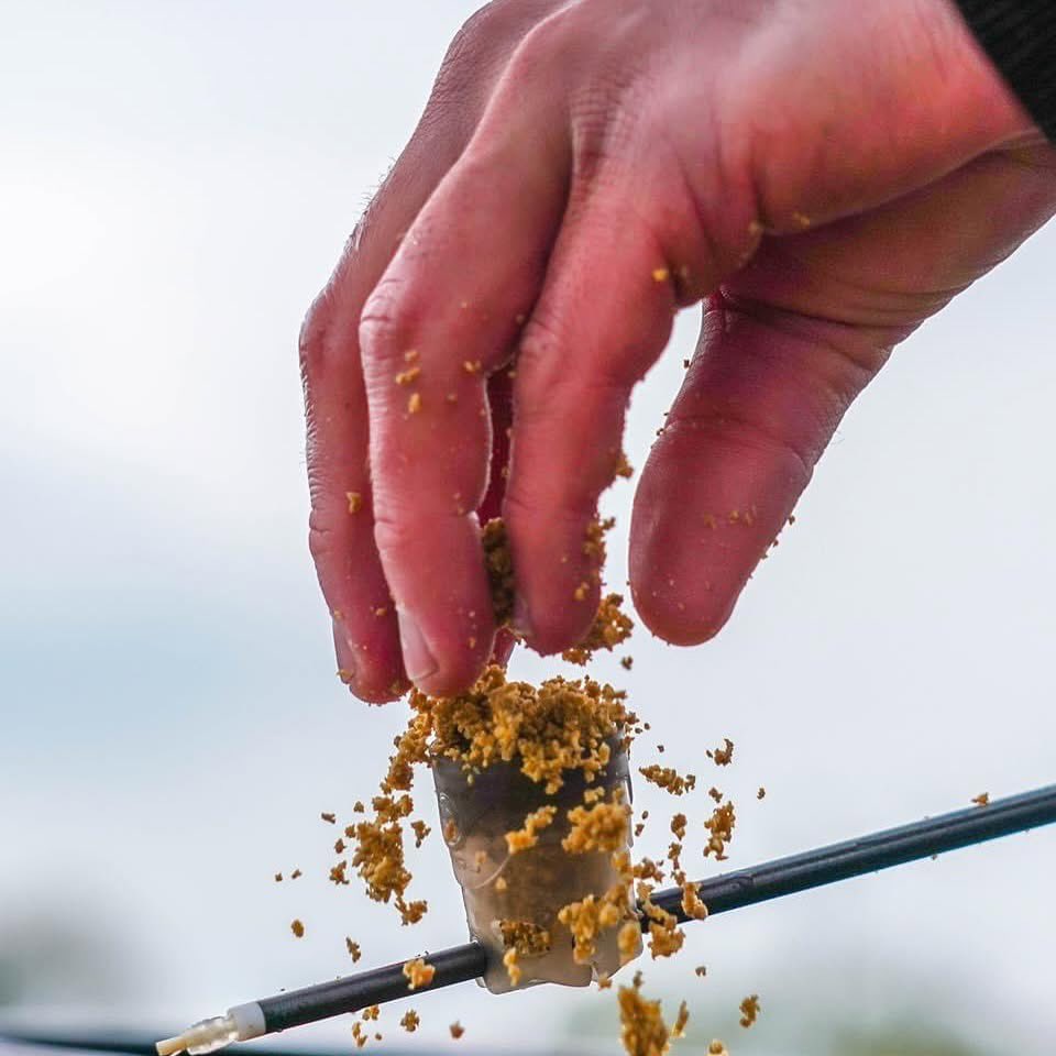 The team at Mainline Match have used Pure Ground Expander as a base for many winning recipes, combining it with different groundbaits in the range to give them more quantity and that extra pellet-based appeal without overfeeding fish.👊🏻