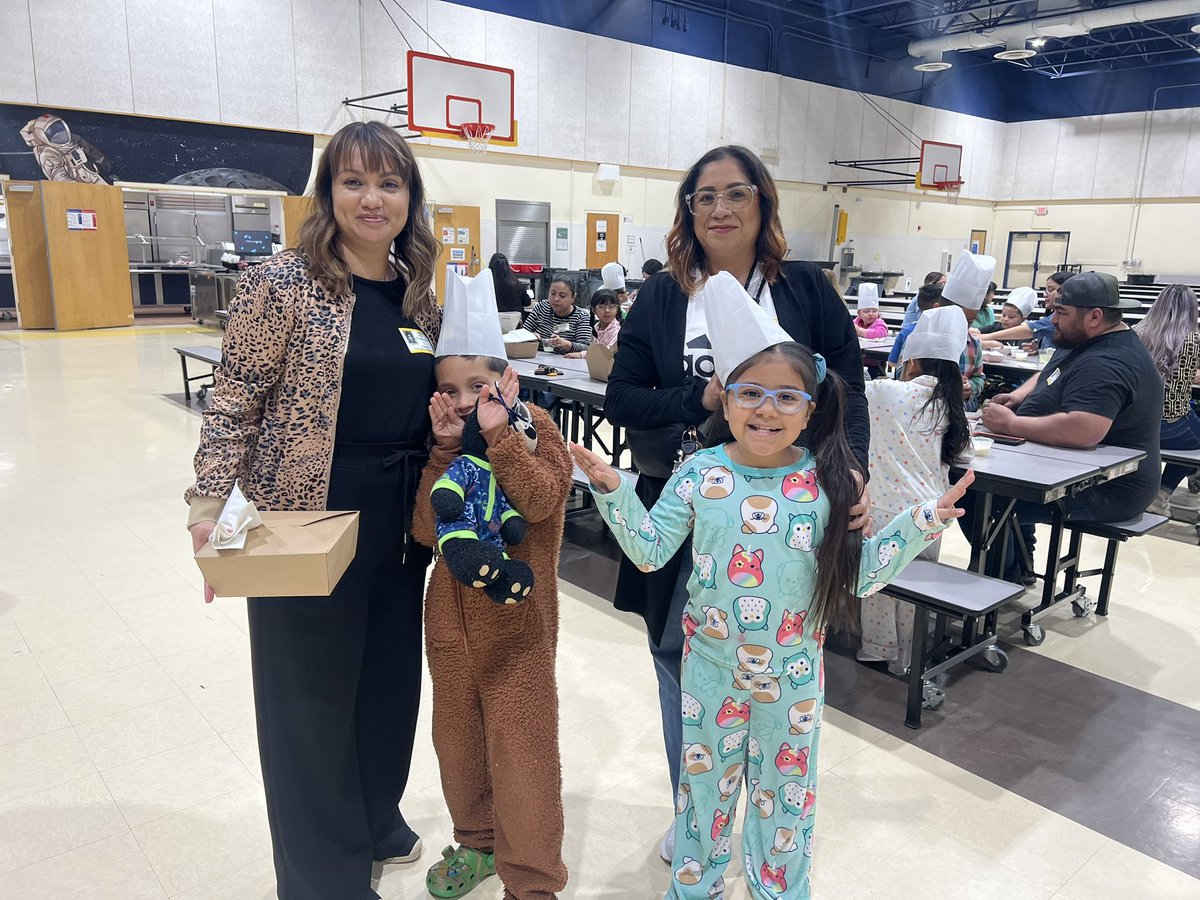 EAldaco_WDS's tweet photo. Cooking Class with our students and parents. Thank you Chef Manny and @MrV_CNP we had a lot of fun! @fmeeagles https://t.co/pOfWY3zxqR