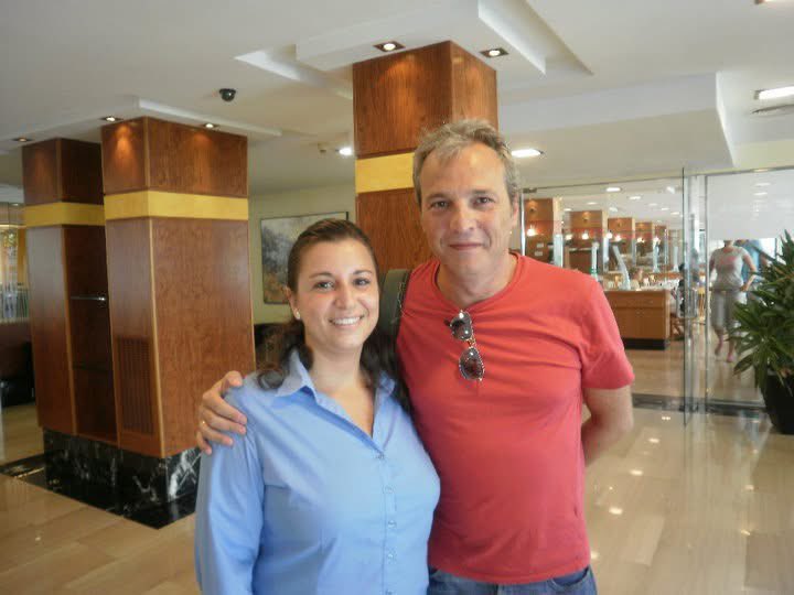 MariaLloreda's tweet photo. Agosto del 2010… cumplo el sueño de mi vida y conozco a @DavidSummersHG  FELICIDADES 🍾🎊🎈🎉 ❤️🥰 https://t.co/JPO8r9qSHT