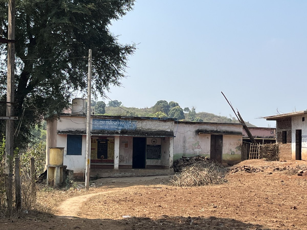 Spent the day visiting villages in Koraput dist, Odisha. Here outside an Anganwadi centre, with ASHA worker &amp; community health champion (Gaggad Saathi) working to improve child health &amp; nutrition. Need to address water &amp; sanitation, improve dietary diversity &amp; feeding practices