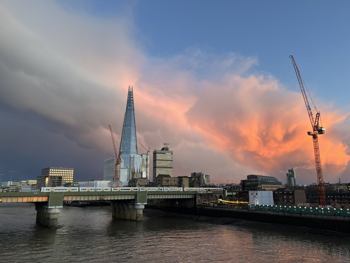 There is Bibas orange in the London sky this evening 🧡🧡