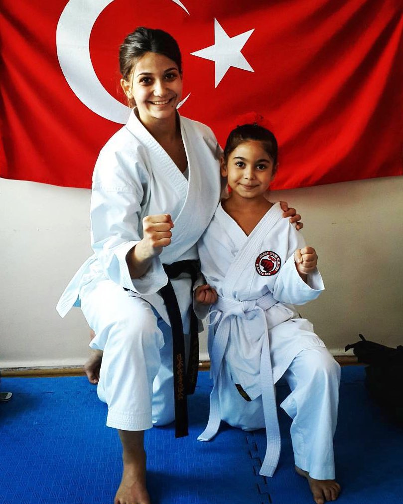 Abladan kardeşe… Birlikte ilk antrenmanımızı yapalı 10 yıl olmuş 🥹 Dönüştüğün güçlü kadına hayranım ve seninle aynı tatamide olmaktan gurur duyuyorum. Biraz bile örnek olabildiysem ne mutlu bana 🤍