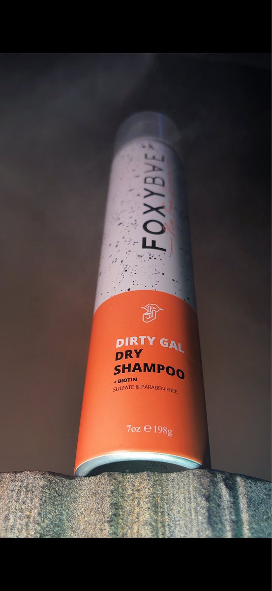 ⚡️the setup 

vs

⚡️the shot

bc i initially struggled with product photos, i just avoided it🫣

our weakness is a muscle. 

each time you work that muscle.. you get a little bit stronger. day by day. a reminder where you start isn’t where you’ll stay⚡️

#ugccommunity #ugc