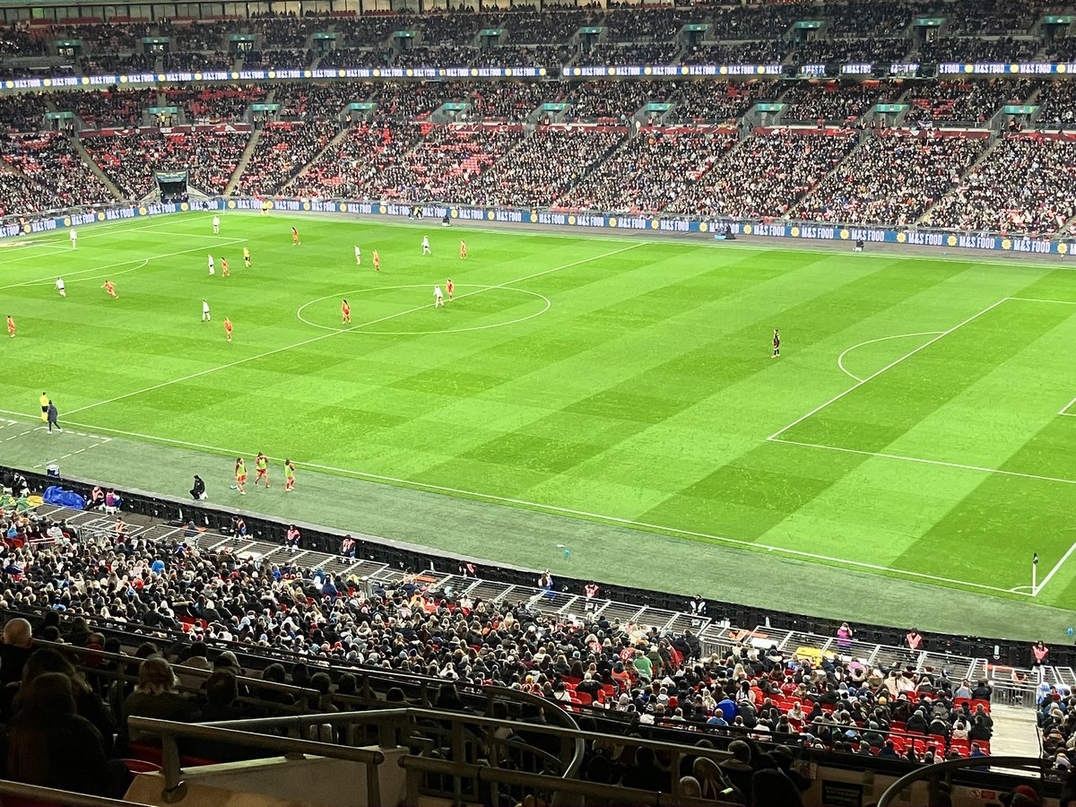 Lionesses at Wembley with the gang tonight. Worse ways to spend a Wednesday 💫🏴󠁧󠁢󠁥󠁮󠁧󠁿