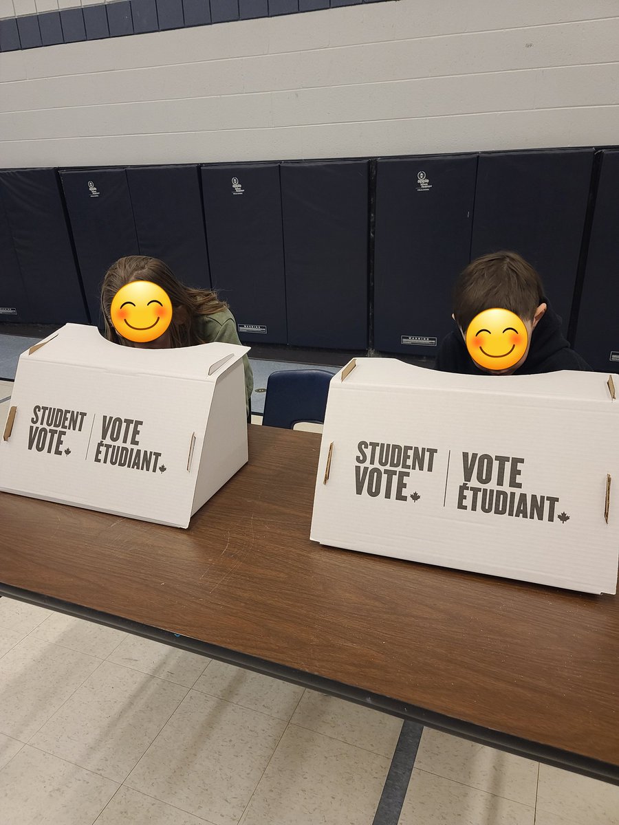 capeloa_class's tweet photo. Student vote happened today at @SMCDSB_MRO ! 🗳 https://t.co/6poc6zGnhU