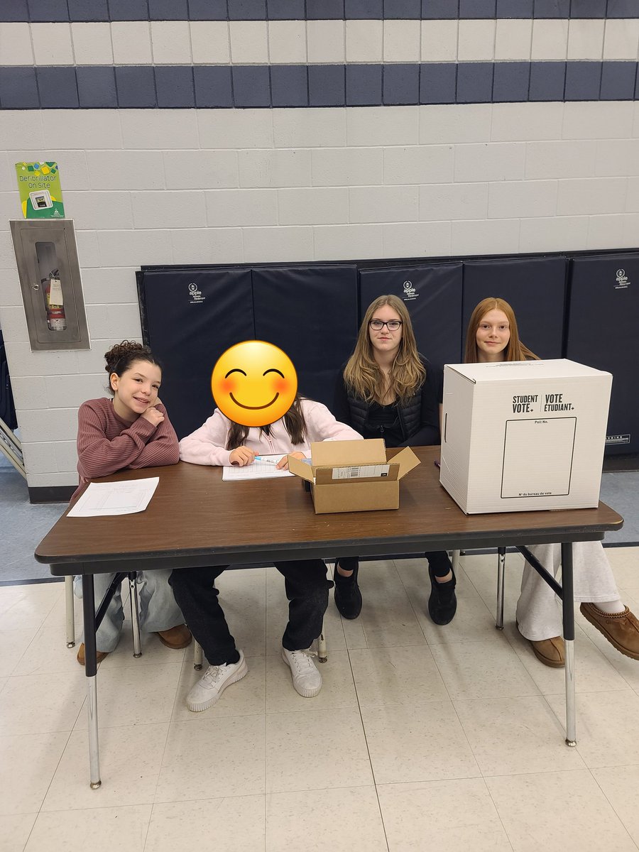 capeloa_class's tweet photo. Student vote happened today at @SMCDSB_MRO ! 🗳 https://t.co/6poc6zGnhU
