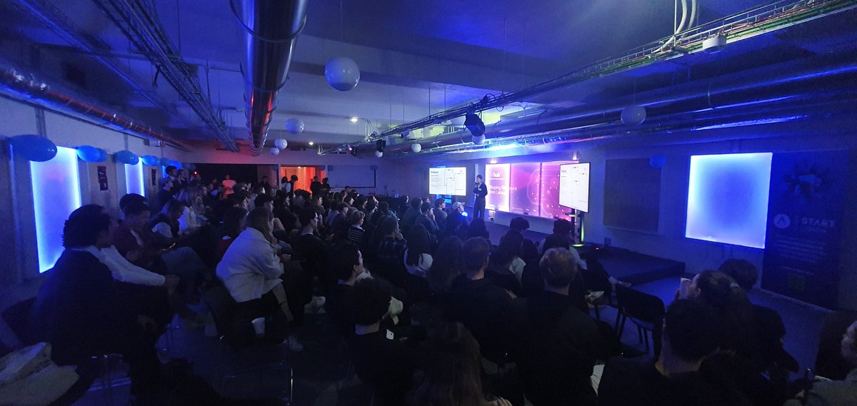 sinahnyazdi's tweet photo. امشب یک pitch competition دوم شدیم! جایزه‌ی نفر دوم یک فرصت همکاری با یک دانشگاه بود! خدا خدا میکردیم دوم بشیم 😂😂
@ffahima #wiseworld https://t.co/W3sIxjcAjd