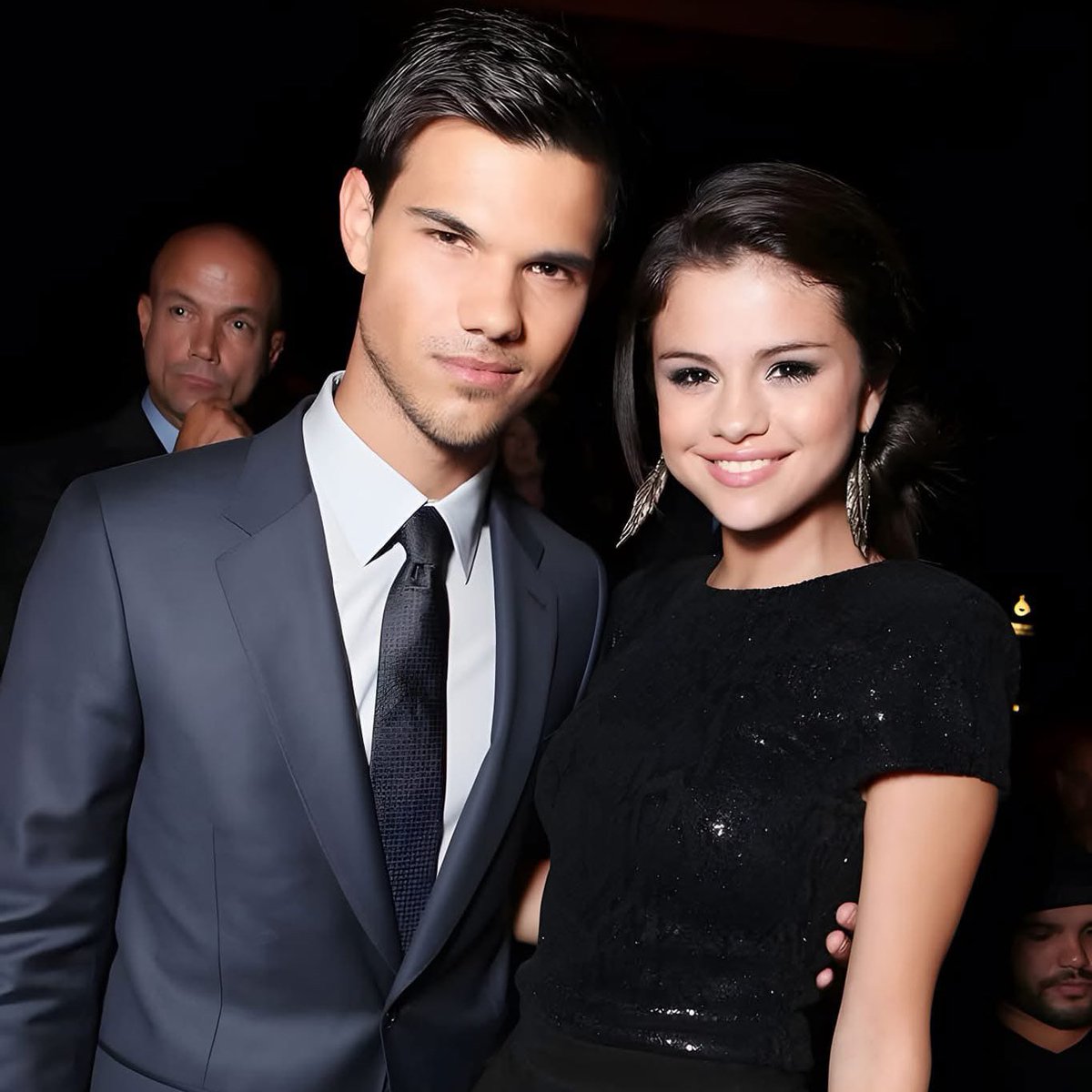 SGchartupdate's tweet photo. Selena Gomez's ex Taylor Lautner defends her from people speaking on her weight.

— "You can never please everyone nor should you have to. In my experience it doesn't make the words sting less, daily reminder to all of us to not forget how beautiful you are inside and out." https://t.co/mtKWDyfLxf