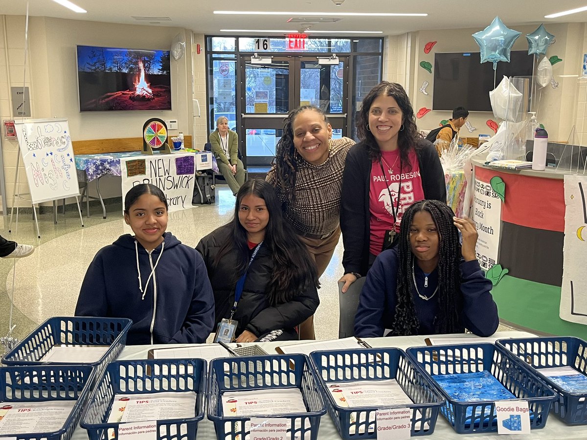 PaulRobesonNBPS's tweet image. Happening now @PaulRobesonNBPS “Chillin’ with a Good Book” Literacy Night! @nbpschools @NBPS_Curriculum