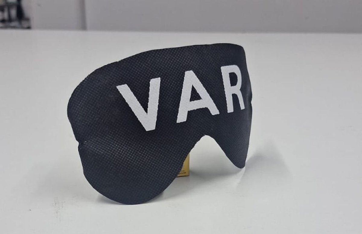 pdgremista's tweet image. Torcedores do Grêmio preparam protesto contra a arbitragem do Gauchão. Dois mil tapa-olhos serão utilizados durante a execução dos hinos.