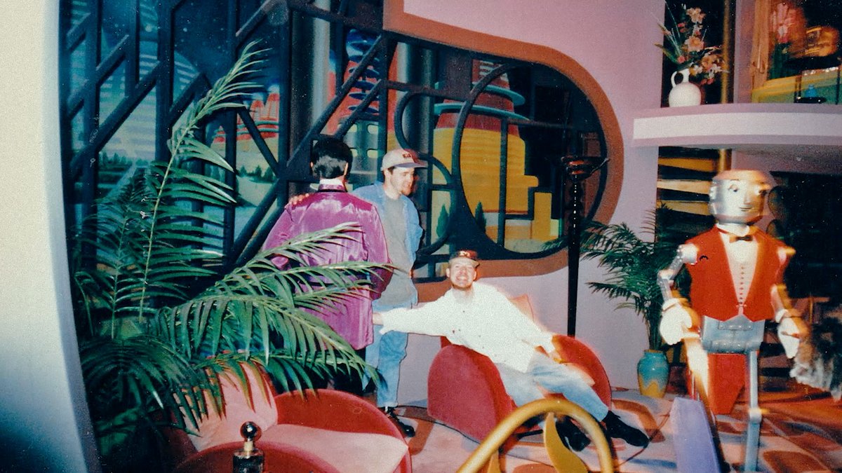 We interview #stolenkingdomfilm Director Joshua Bailey: I've grown up my entire life fascinated by filmmaking AND Disney so when this story began to unfold around me, I had to set out to make this my first feature film

 #BigSky <a href="/Slamdance/">Slamdance</a> #stolenkingdom 

wearemovingstories.com/we-are-moving-…