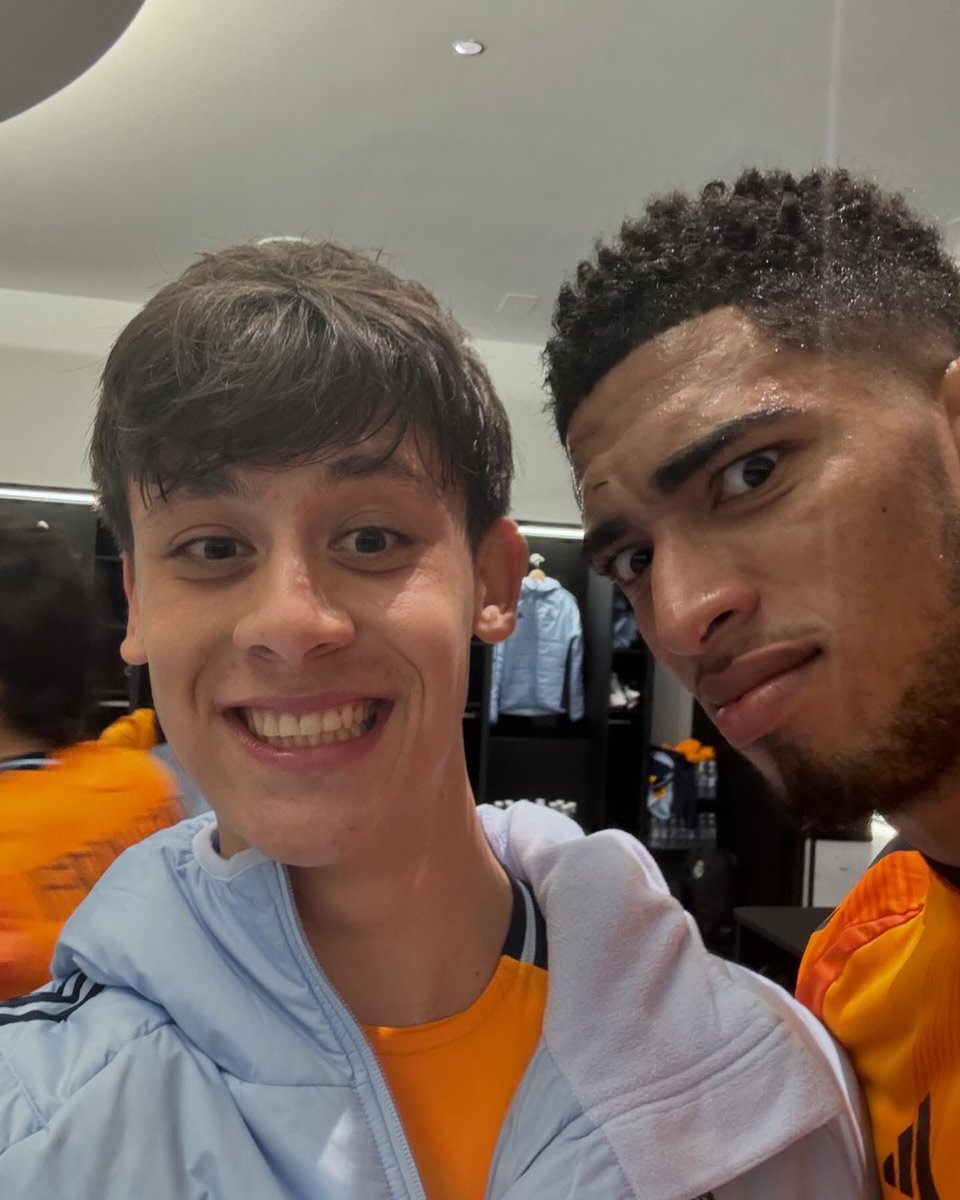 Camavinga's tweet image. Con El Capitan Vini (despues Luka, Lucas, Dani y Fede) y los Fotógrafos 😂