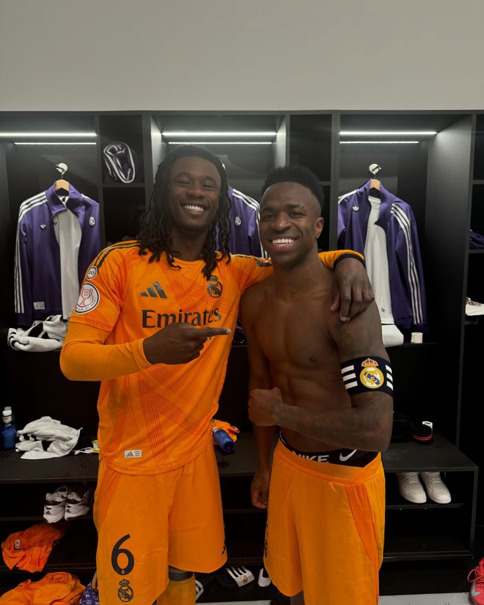 Camavinga's tweet image. Con El Capitan Vini (despues Luka, Lucas, Dani y Fede) y los Fotógrafos 😂