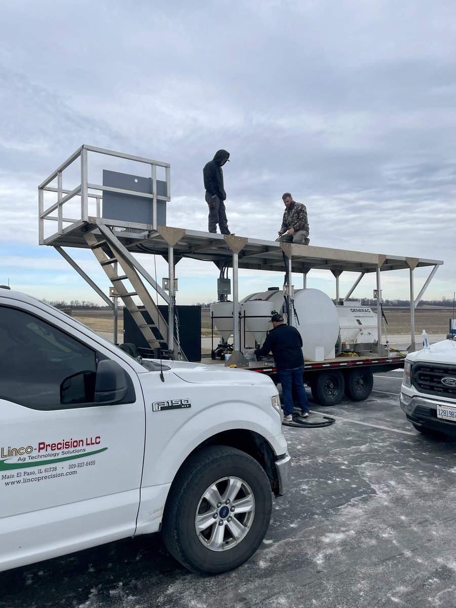 LincoPrecision's tweet image. Cleaning up the drone trailer before we take it to the Commodity Classic in Denver!