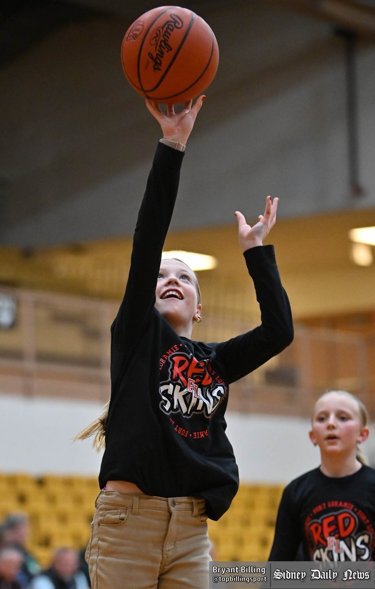 TopBillingSport's tweet image. Fort Loramie warming up to face Delaware Christian in regional semifinal.