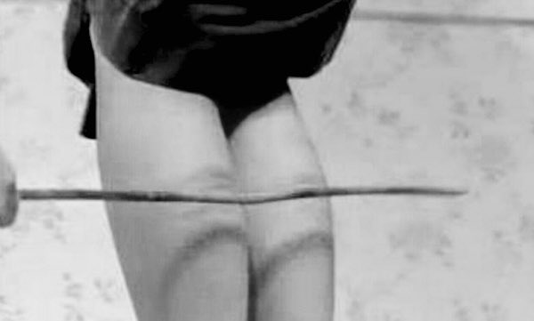 스팽은 사랑이다.

성향을 발견하고 지금까지 
가장 공감하는 말!
정말 훈육자의 말을 안들어서 상대에게 무관심해질때가 있다. 그때는 모든 부분이 화가 난다. 매가 안 들어진다. 매를 든다는 수고스러움이 관심이 있고 널 사랑한다는 표현임을 알면 자세유지해라. 훈육시 여성이 가져야할 태도이다.