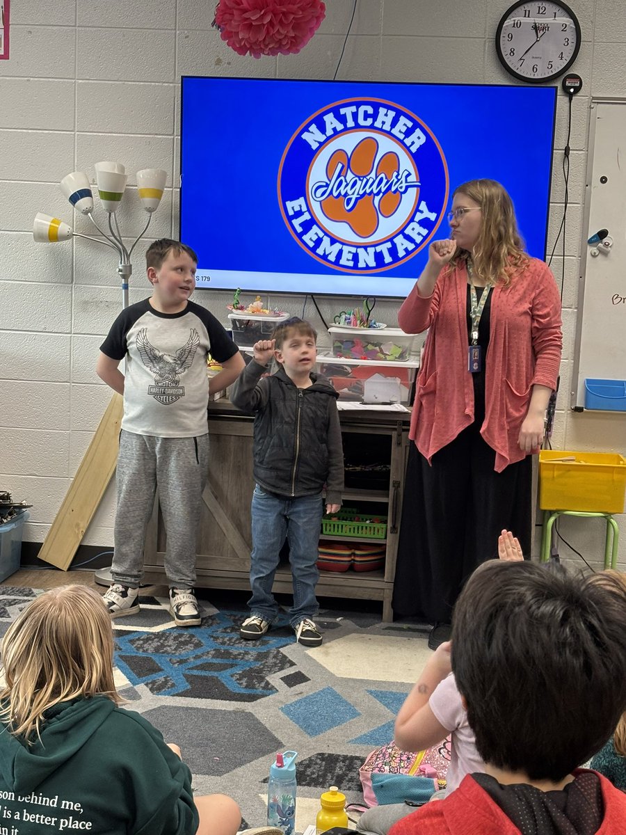 MrsSergentIn1st's tweet photo. ASL club was so fun!! @NatcherElem https://t.co/FJb1HN26Vq