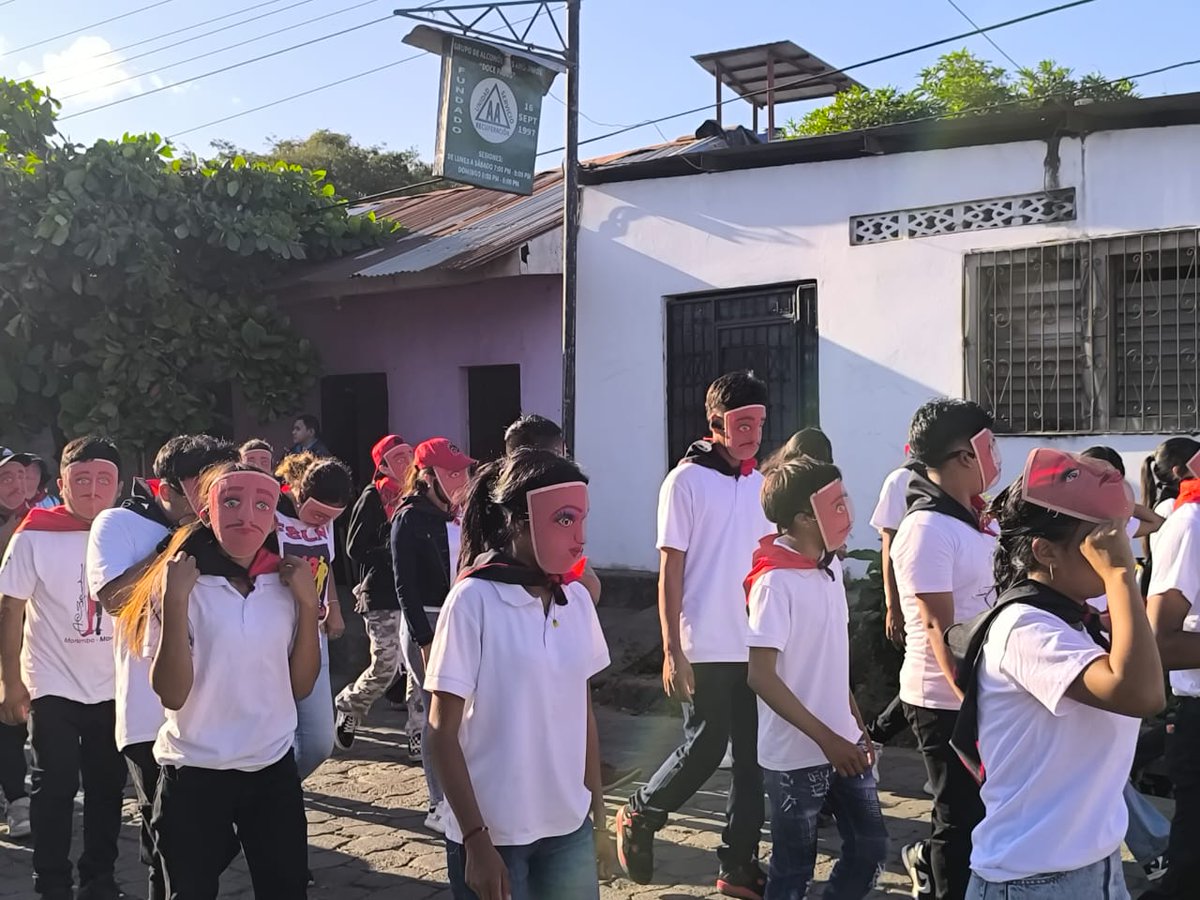 AdelanteSiempr_'s tweet photo. 🇳🇮||Desfile más grande de las culturas y tradiciones del Pueblo indígena de #Monimbo ¡Vivirás Monimbo!. Festejando la algarabía popular de sones y bailes del pueblo de Monimbo, rindiendo homenaje a nuestros Héroes y Mártires.✌️🌹💪🏻❤️🖤 https://t.co/Mm3CvVBJe6