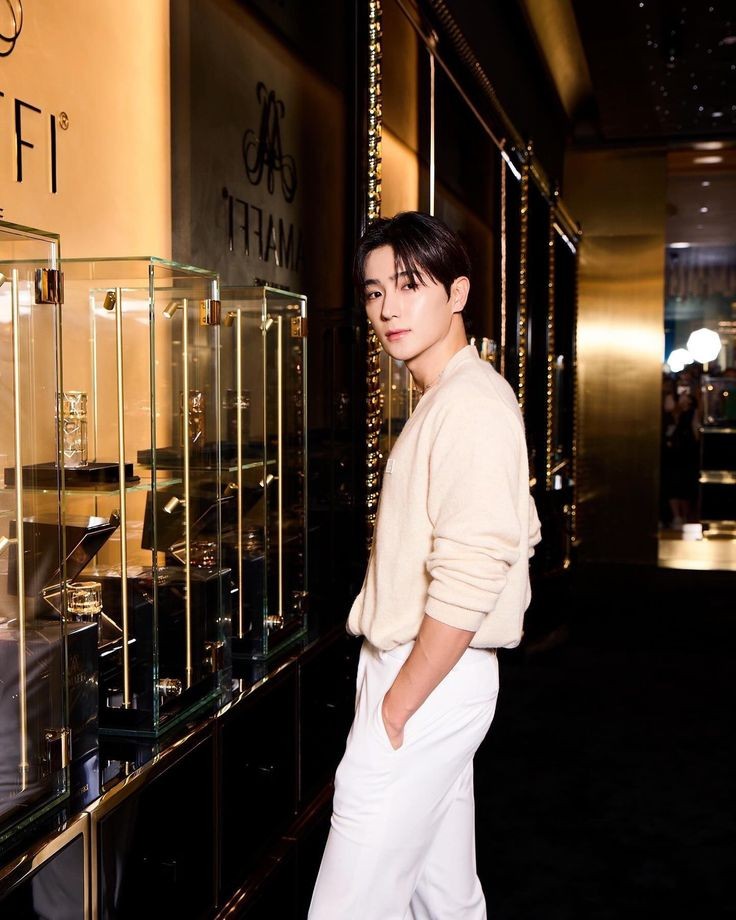 ventusclair's tweet image. ᅠ

pick out new scents with me. 🧴 
📍ㅡ amaffi boutique, singapore. 

ᅠ