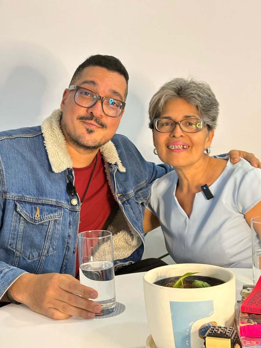 ¡LO LOGRAMOS!

Pude entrevistar a la señora de la reconversión monetaria.

Este jueves estará en la calle 🙌🏻🙌🏻🙌🏻🙌🏻

¿Activos?