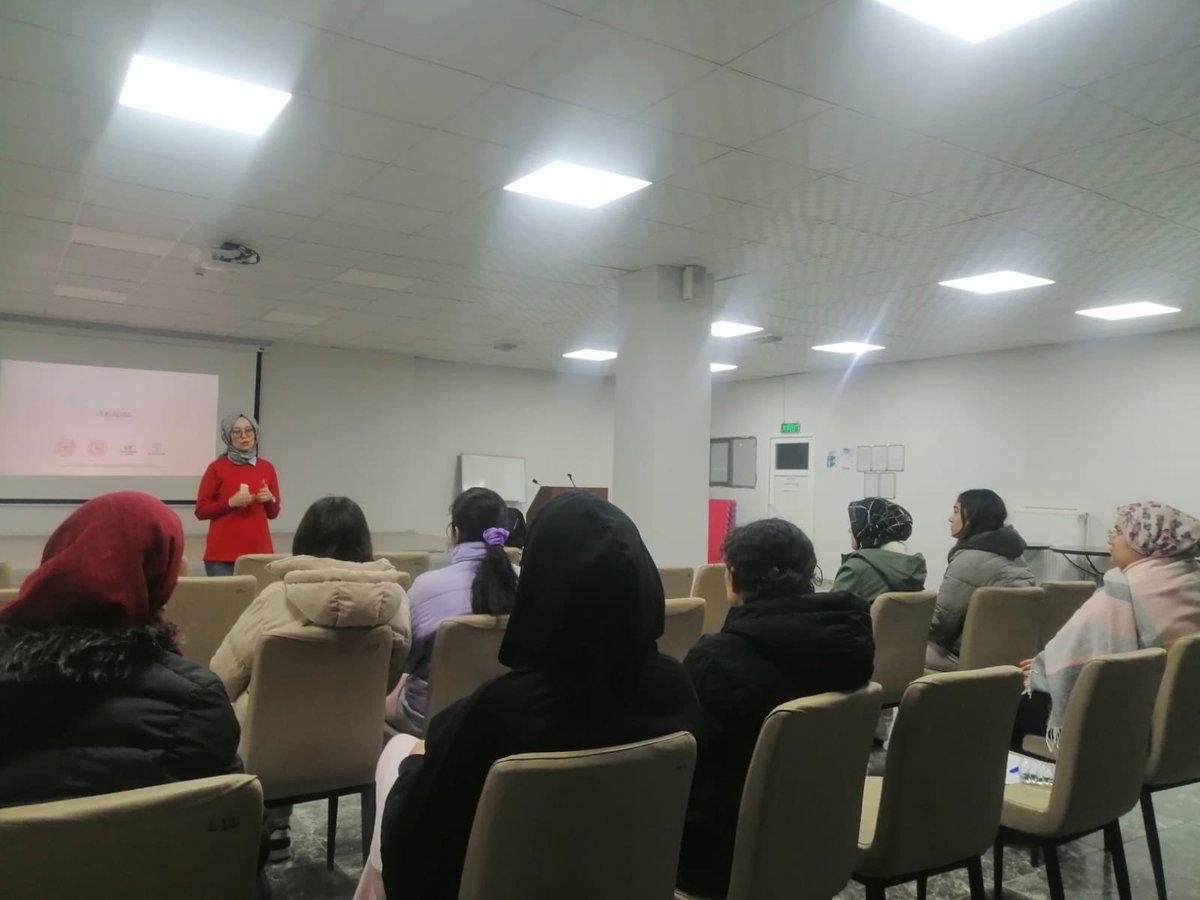 📍Latife Hanım Kız Yurdu
 Gençlik Ruh Sağlığı Eğitimleri kapsamında, Uşak İl Sağlık Müdürlüğü personelinin katılımıyla "Kendime İyi Bak" eğitimi gerçekleştirilmiştir.