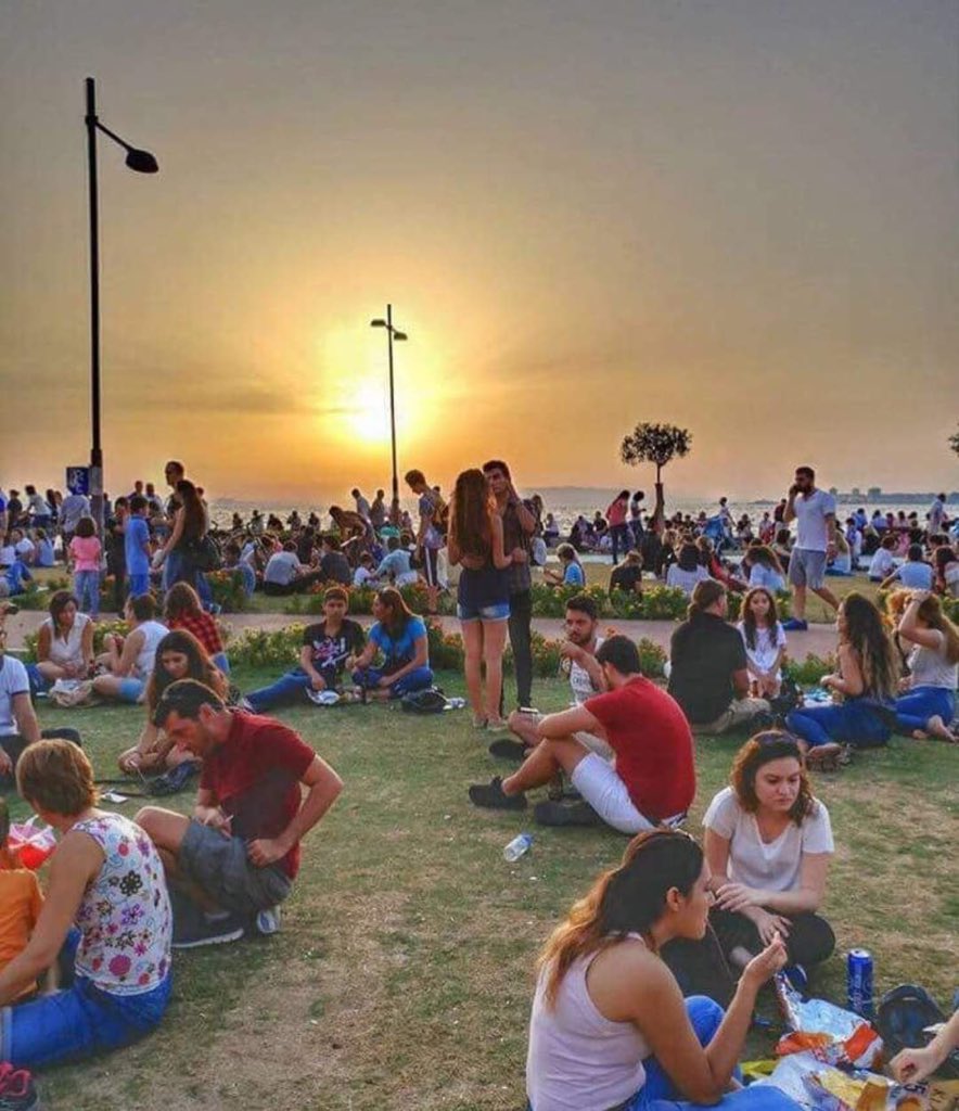 Bir zamanlar çimlerde kimsenin birbirine karışmadığı, kekosuz, bluetooth hoparlör terörünün olmadığı alsancak kordon