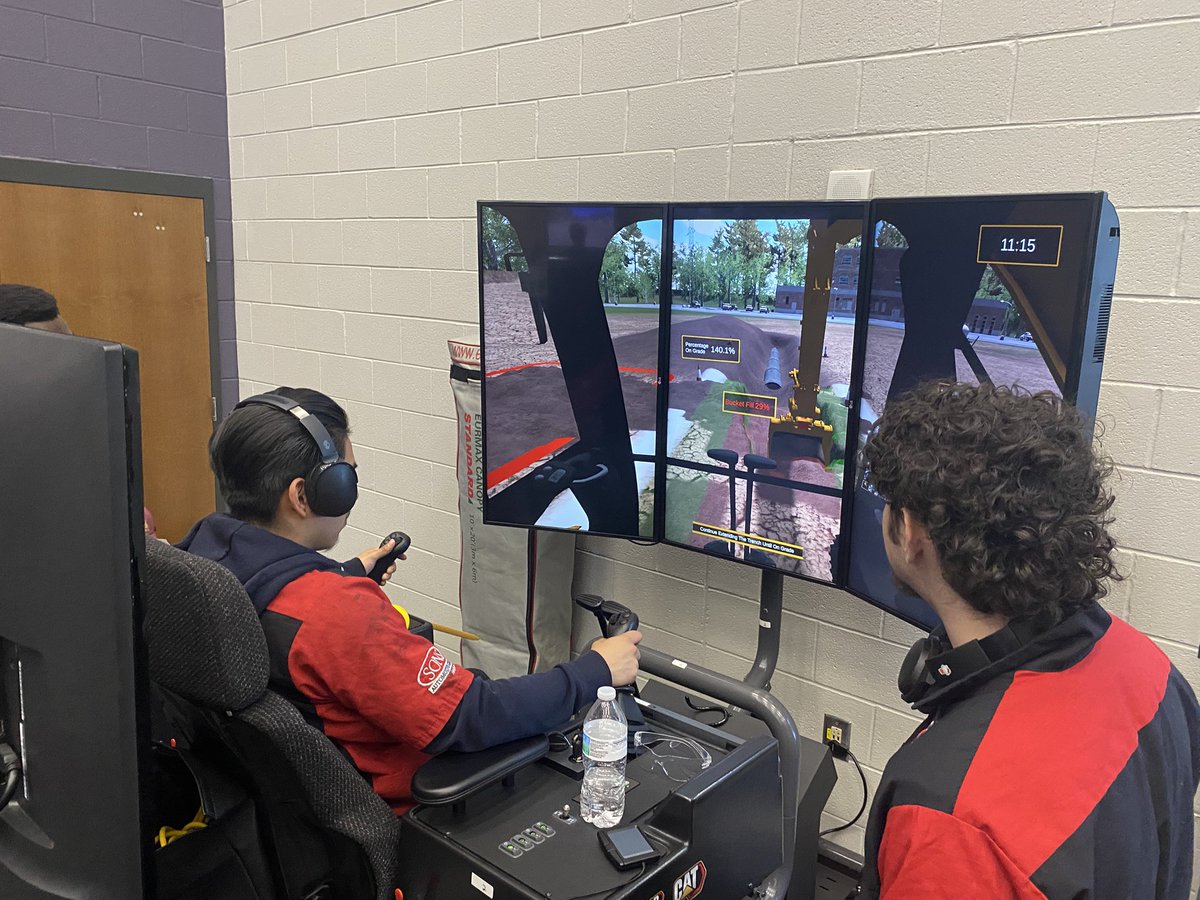 STEMTania's tweet image. #FutureFest @CobbCtae is in full effect @cita_ccsd! Hundreds of middle and high schoolers from across Cobb are here exploring future careers. #DoingDrivesLearning @ALDCOBB1