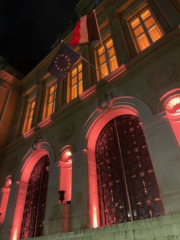 #bibas <a href="/VilledeNeuilly/">Ville de Neuilly</a> Pensée, solidarité et affection...