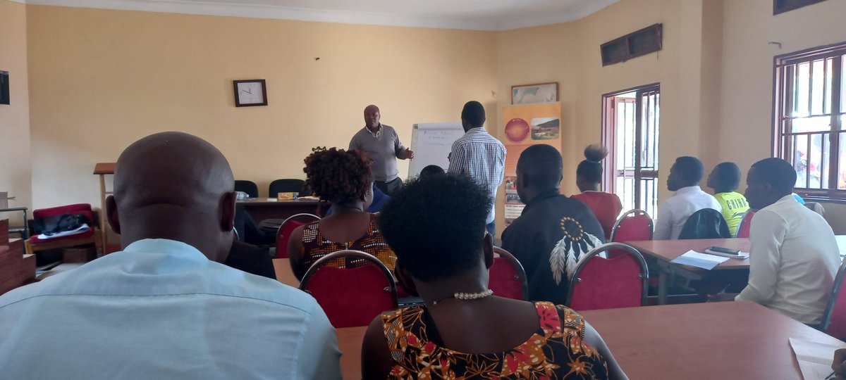 20 leaders of the <a href="/FondazioneAVSI/">Fondazione AVSI</a>  @TheSAYproject supported youth groups in Kabale &amp; Rubanda Districts 🇺🇬  were trained in investment planning, record keeping, and business growth mgt by the District Commercial Officer <a href="/KabaleDistrict/">Kabale District Local Government</a> 
<a href="/GovUganda/">Government of Uganda</a> <a href="/MAAIF_Uganda/">MAAIF 🇺🇬</a> <a href="/NLinUganda/">Embassy of the Netherlands in Uganda</a>