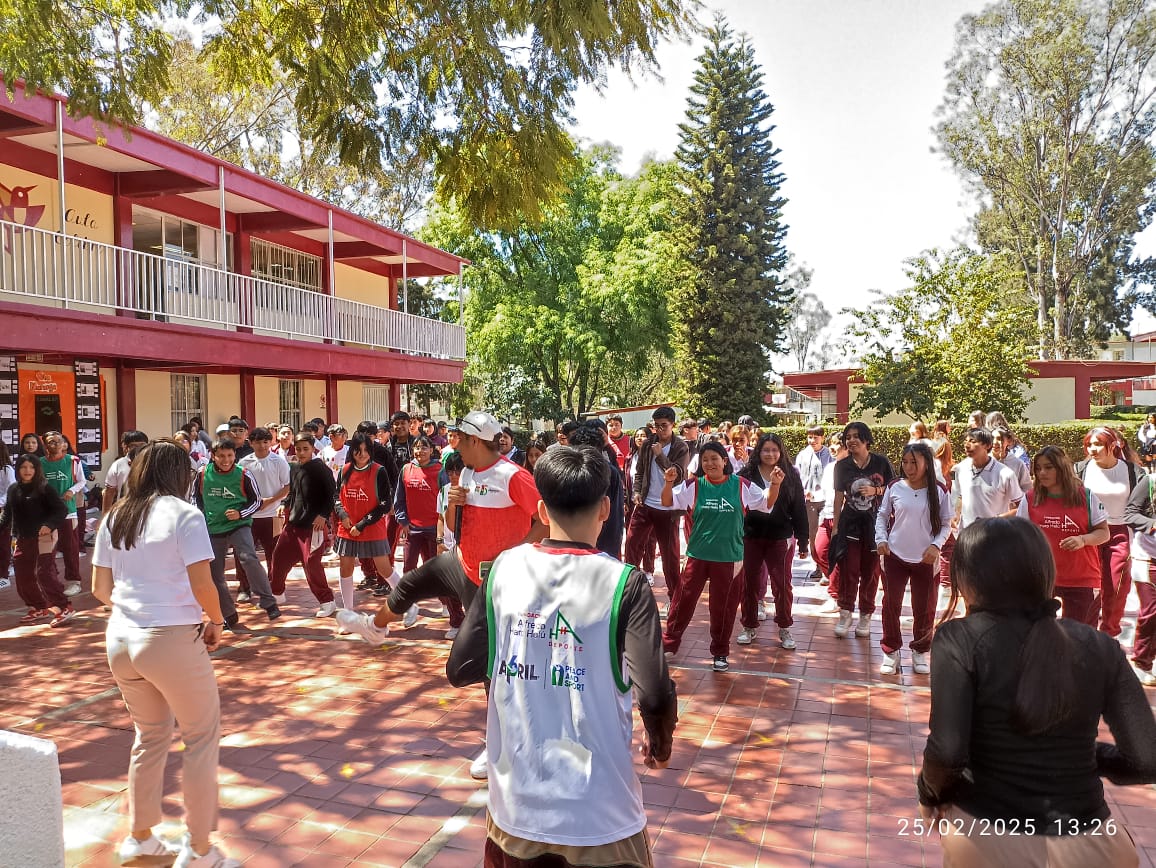 ConalepIxtapal's tweet photo. Hoy celebramos el Día Naranja con el apoyo de @FundacionAHHO, realizando clases de 'Activación Física' junto a otras actividades, además de recibir material deportivo entregado por la Fundación #ApasionadamenteCONALEP #OrgullosamenteCONALEP #ElPoderDeServir https://t.co/Y2fJh8kz1D