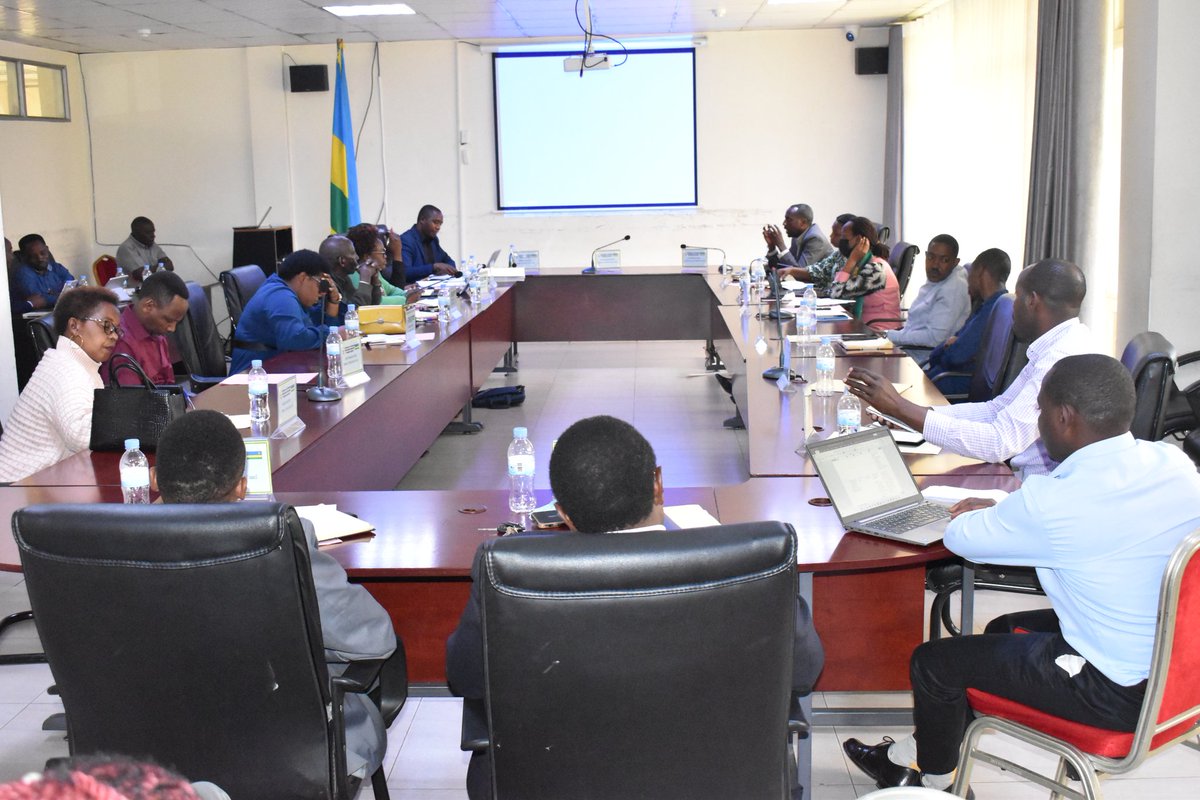 Nyuma y'uko Umunyamabanga Nshingwabikorwa w'Akarere <a href="/davimugiraneza/">Mugiraneza David</a> agaragarije abagize Inama Njyanama y'Akarere uburyo ingengo y'imari yakoreshejwe, Inama Njyanama yemeje ingengo y'imari y'Akarere ivuguruye ingana na 36,058,098,817 z'amafaranga y'uRwanda.