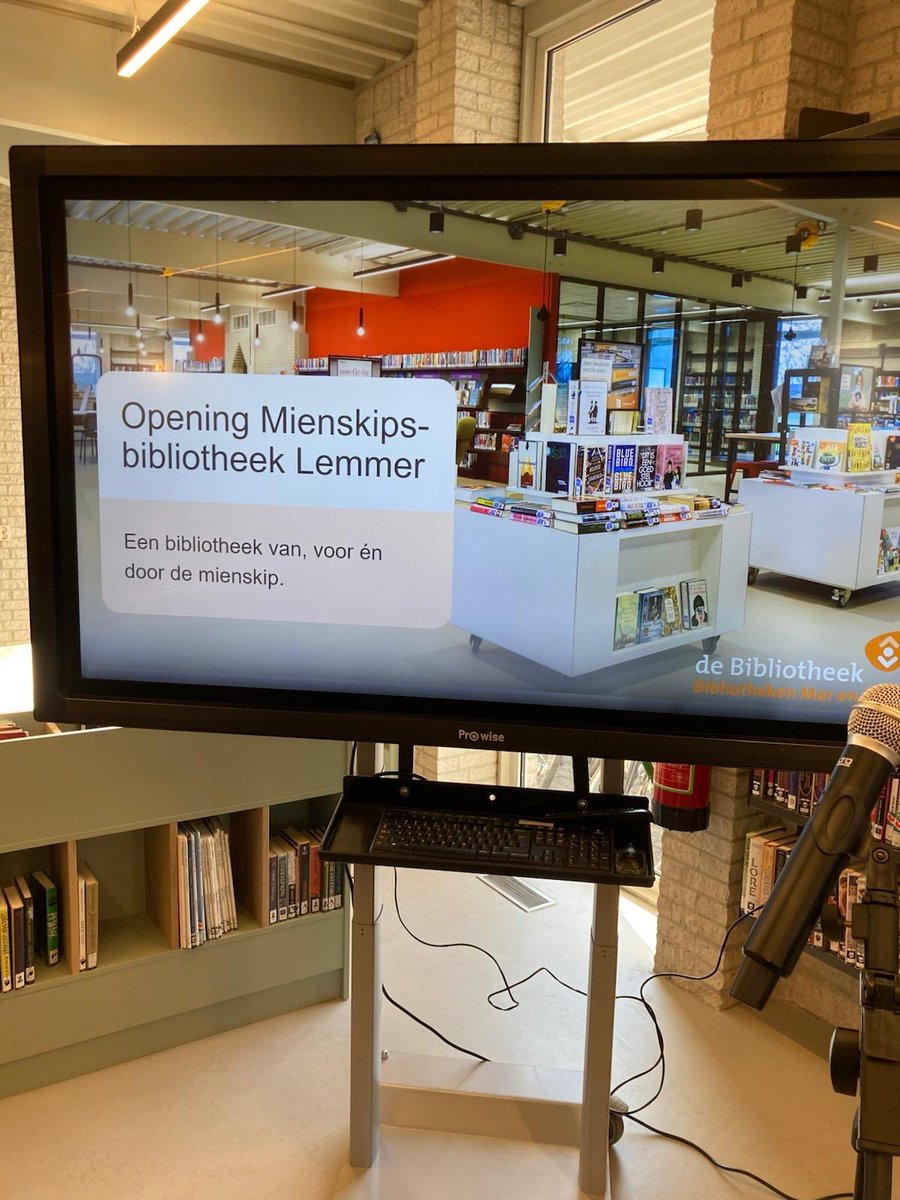 Iepening fan de fernijde Bibliotheek yn ‘e Lemmer! 

Mei en troch ynbring fan ynwenners is dizze nije “Mienskips Bieb” ta stân kommen. Jo fine hjir folle mear as boeken, in oanwinst foar De Lemmer!