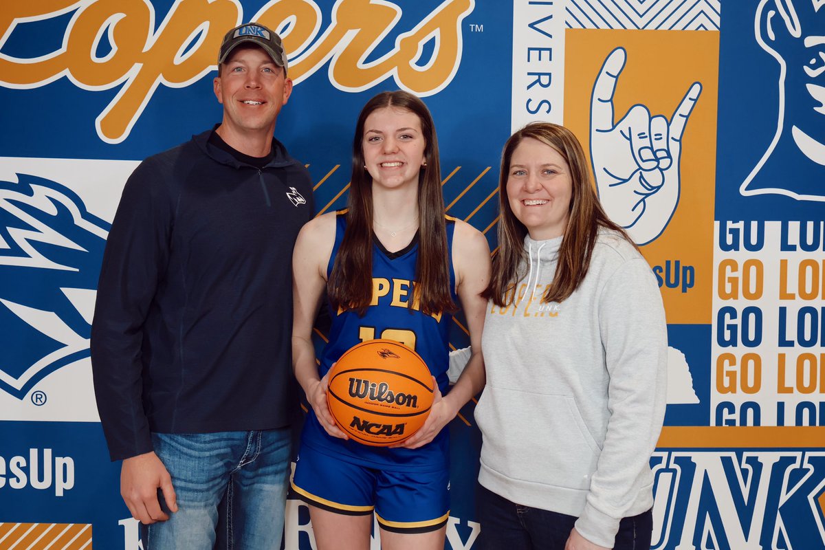 Thank you so much <a href="/UNKWBB/">UNK Women's Hoops</a> for the visit!💙💛🏀 <a href="/UNKCoachDrew/">Drew Johnson</a> #LopesUp