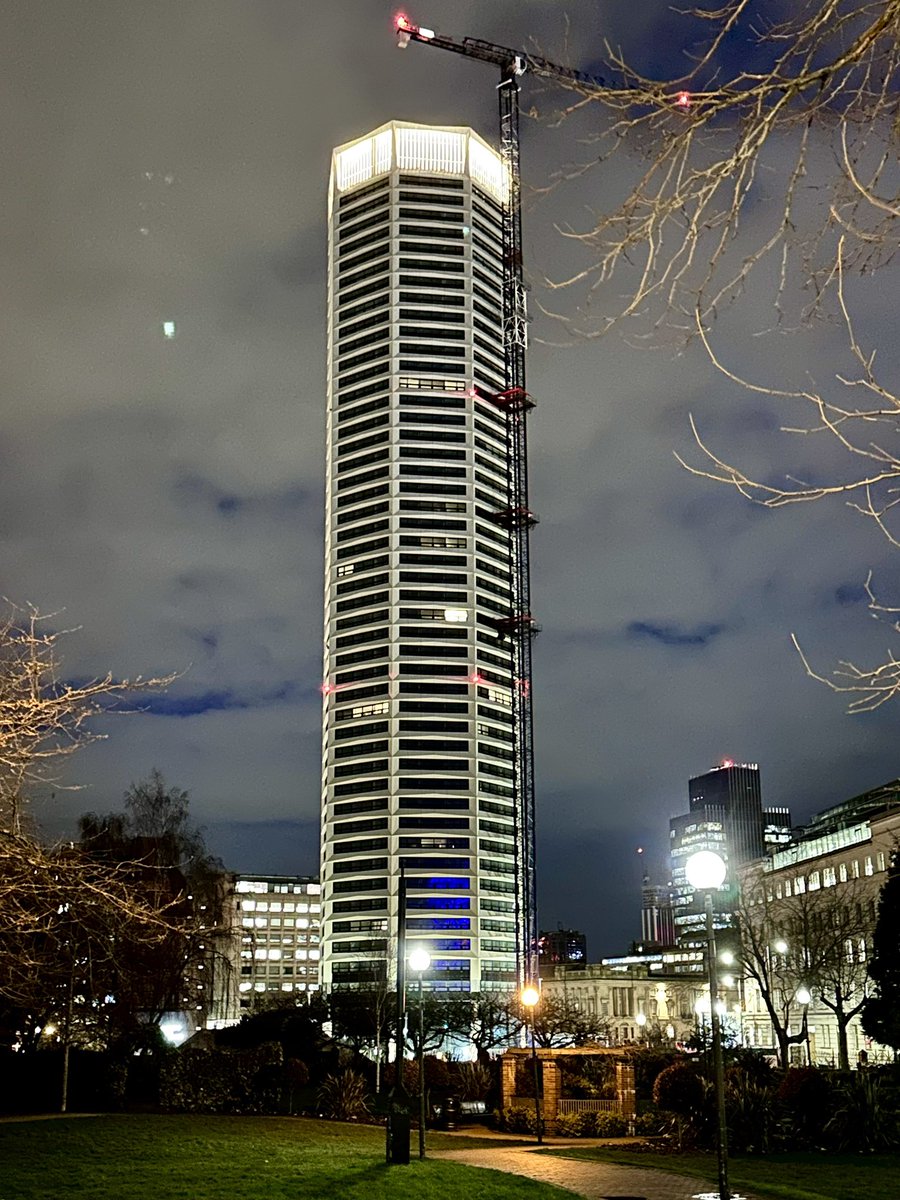 👀 Highest bulb in Brum….. 📍 <a href="/ParadiseBham/">Paradise Birmingham</a> 🤩