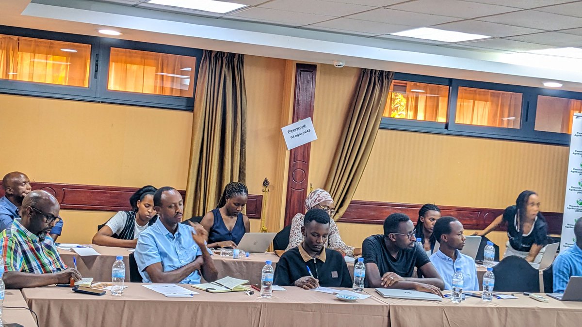 HEAR_Rwanda's tweet image. Over the past two days, #HEAR officials and members joined a Resource Mobilization Training by @TradeMarkAfrica  Africa through the #VIBEProgram. They gained key skills in funding, partnerships and financial sustainability—boosting efforts to drive Rwanda’s agricultural growth!
