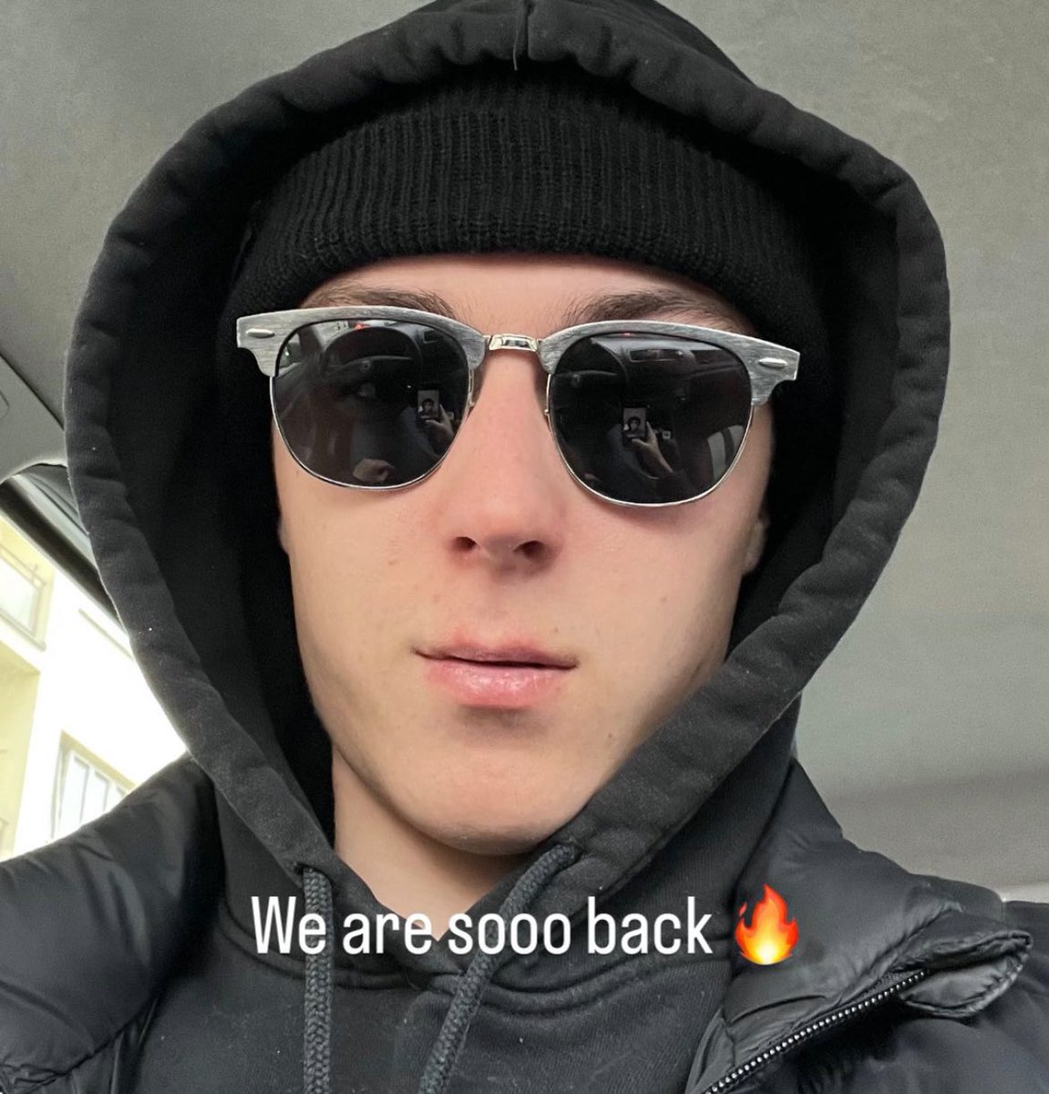 Zle se mi nechce do fitka ale zrovna prijali sexiest recepcniho na kterem kdy spocinuly me oci