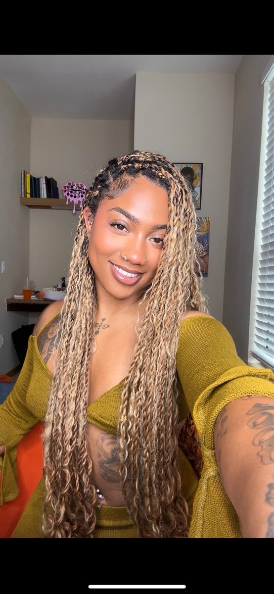 BevTheYapper's tweet photo. Came across these pics and now I need to get my hair done again asap 😭❤️ https://t.co/uNylDtIuy9