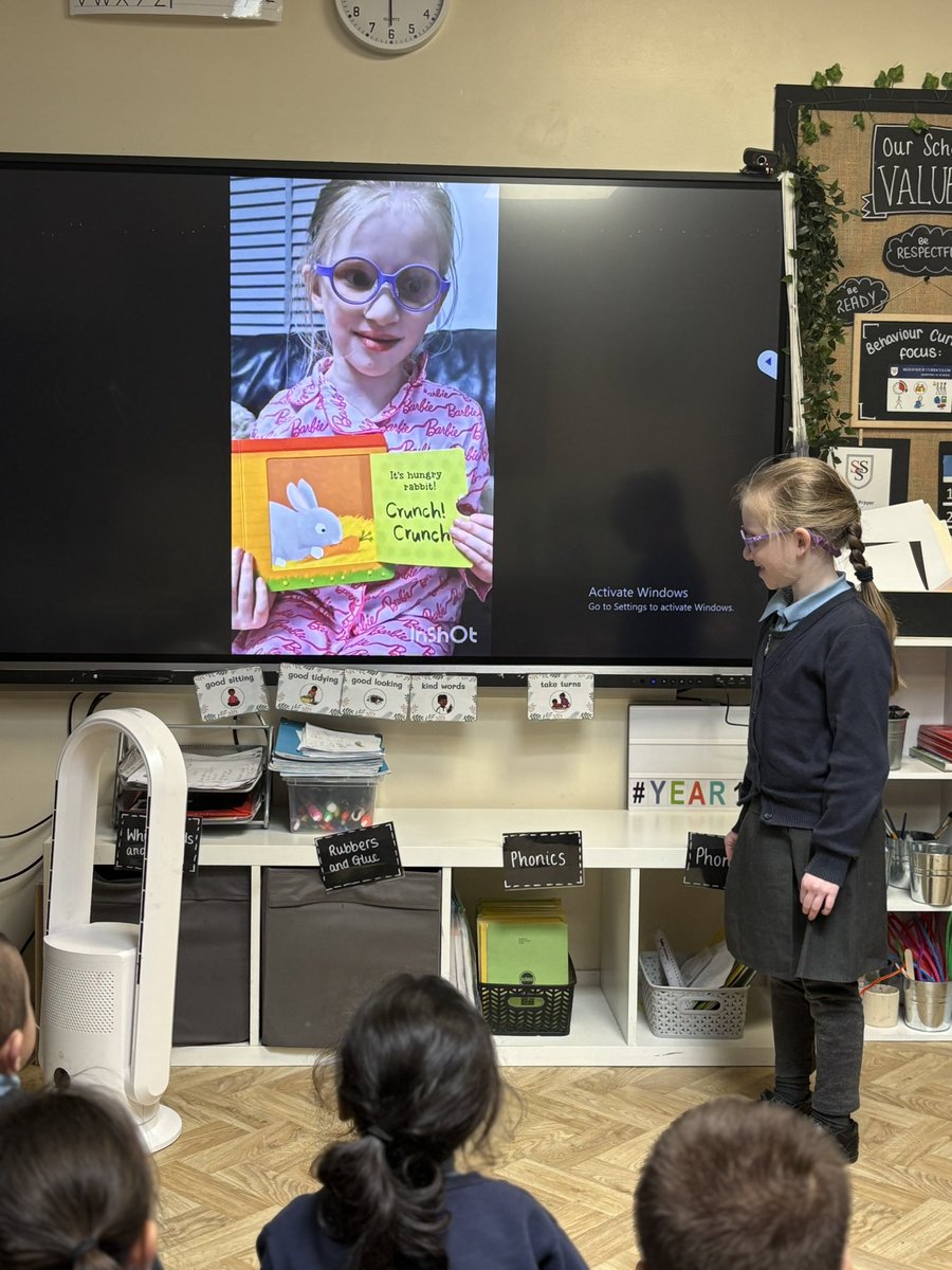 sss_year1's tweet photo. A huge well done to these children who presented their homework projects on animals using different media. We were very impressed with the creativity, information and having confidence to present to the whole class. 👏🏼 #sssscience https://t.co/Y5qghxCUoa